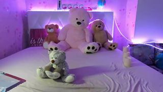 vany_love show with an attractive black hair