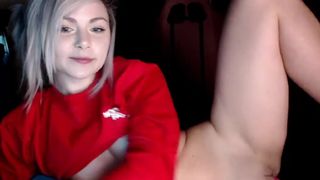 kipsy420 cute lady undresses in front of the camera