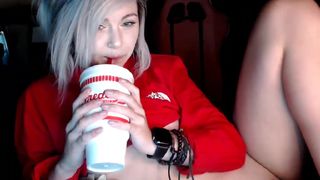 kipsy420 cute lady undresses in front of the camera