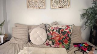 thejoshow caresses the clitoris under the table