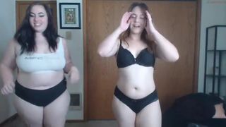 tawney busty wench pulls pussy