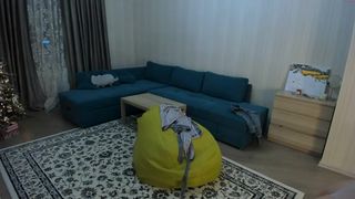 Pippalee nude bitch dancing on the bed