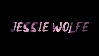 Jessie Wolfe busty skin fucks pussy dildo