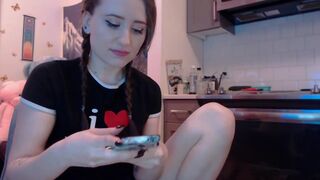 ItsLizzieLoveXO sexy slut exhausting the cap with masturbation