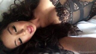 Empress_Jennifer black-haired confused - having fun in fries