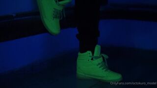 Octokuro Onlyfans lustful bitch gently masturbates cunt