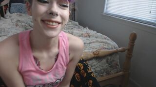DamnedestCreature manyvids rubs and fucks her pussy