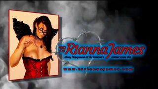 TsRiannaJames pretty babe shows off her underwear and tattoos