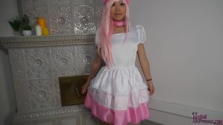 Aiko_Moe masturbates the cap behind the cash register