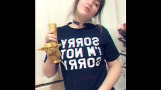 Sarahbutton fat chick fucks cunt with phallus