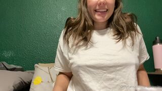 Lil Aphrodite Onlyfans busty cutie showed the cap