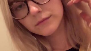 Eva Elfie Onlyfans elegant whore massages juicy vagina