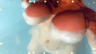 Candy Charms Onlyfans slut fingers her pussy