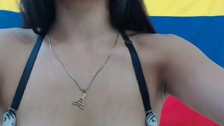 yazmin_live gorgeous bitch chatting in fries