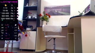 jameyla73 crazy woman fucks pussy with phallus