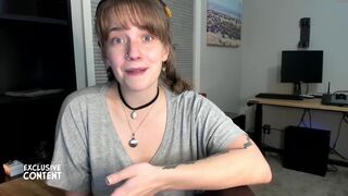 harperthefox pretty woman undressed in front of the camera and masturbates in the chair