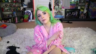 goldengoddessxxx young chicks dance striptease