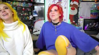 goldengoddessxxx sexy lady caresses pussy