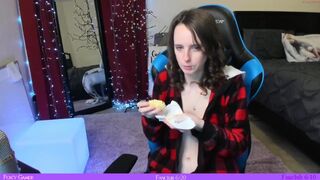 foxy_gamer black-haired beauty fucks juicy crevices