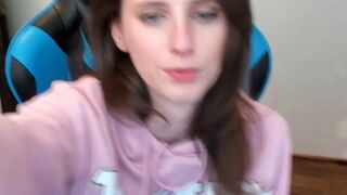 foxy_gamer hot bitch posing in lingerie