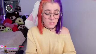 vanne_universe a young queen fucks both holes