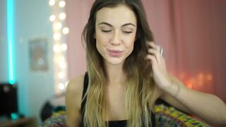 melodymate hot babe fucks both holes