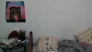 marshmallow_sage mature mare recklessly caresses pussy