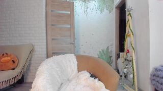 karamel13 Adorable babe sucks and fucks great