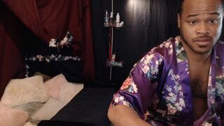 learoy Incendiary lady relishly masturbates both holes