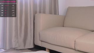 haileygrx insatiable blonde stretches her pussy