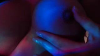 PoppyNaked cute bitch fucks pussy with phallus