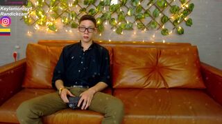 keylamonroy1 in just one bra found her long friend and immediately decided to use it.