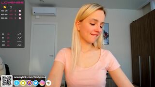 birdy_miss busty slut caresses both slits