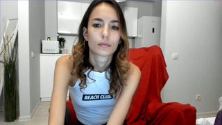 alia_me shy harlot fingering pussy in the shower