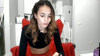 alia_me hot prostitute poses in shorts