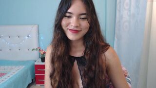 sofia44 front seat thinks