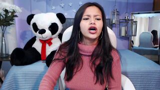 tammy rubs and fucks her pussy