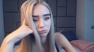 shygloria4u lush babe pleases her pussy