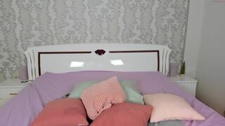 leona_golden hot babe fucks both holes