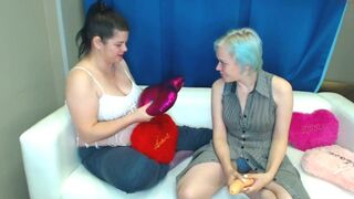 kitilive sweet doll fingering pussy