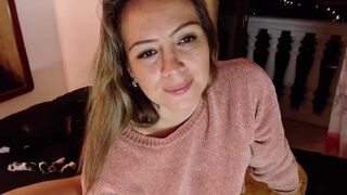 emmahenderson pulls hand clit