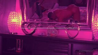 Jessy Dubai Onlyfans attractive model entertains erotic shows