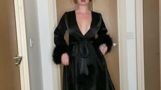 zaradurose onlyfans painted bitch gently pulls pussy