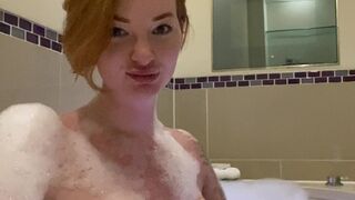 zaradurose onlyfans experienced woman paws lips sex