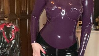 zaradurose onlyfans busty chick sucks dildo