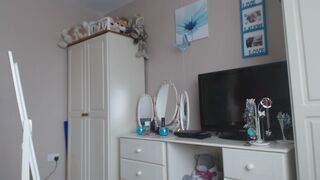 laurenlouise sexy slut caresses sex lips