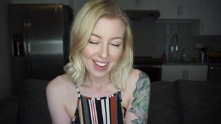 Mystie_mae spectacular skin cleaves the vagina with a large dildo