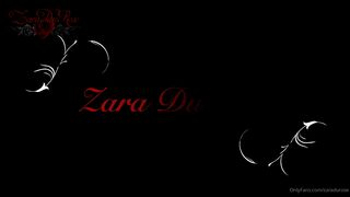 zaradurose onlyfans jerking off the clit on the bed