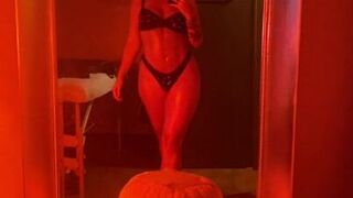 OnlyFans Emily_Rinaudo fingers in pussy