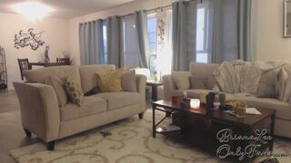 Briana_Lee busty slut fucks her cunt with a sex toy